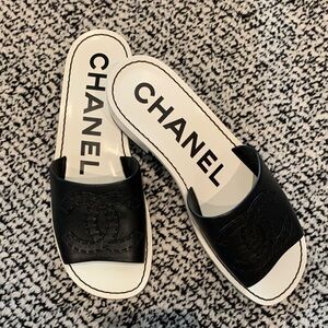 CHANEL Black and White CC Logo Leather Slide Sandals. Incredible DEAL!!